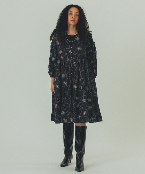 ROSE BUD（ローズバッド）の「(mag.by c)FLOWER EMBROIDERY MINI DRESS（ワンピース・レディース・ブラック・ONE SIZE）」の2枚目の写真