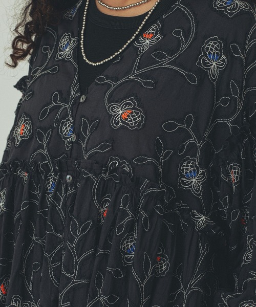 ROSE BUD（ローズバッド）の「(mag.by c)FLOWER EMBROIDERY MINI DRESS（ワンピース・レディース・ブラック・ONE SIZE）」の5枚目の写真