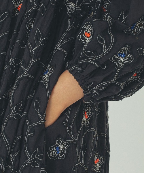 ROSE BUD（ローズバッド）の「(mag.by c)FLOWER EMBROIDERY MINI DRESS（ワンピース・レディース・ブラック・ONE SIZE）」の9枚目の写真