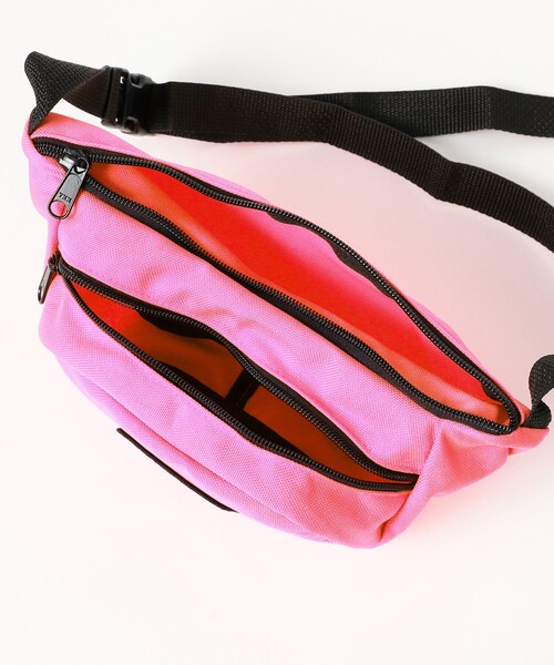BEAMS（ビームス）の「DEMARTINI / Fanny Pack（ボディバッグ/ウエストポーチ・メンズ・ブラック/ピンク/ブルー/その他・ONE SIZE）」の8枚目の写真