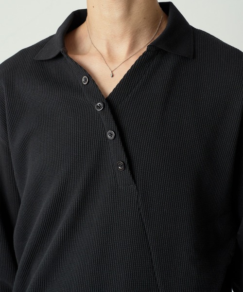 Adoon plain(アドーンプレーン)の「Decorative button Thermal skipper Polo / フェイクボタンサーマルスキッパーポロ(ポロシャツ・メンズ・ライトベージュ/ブラック/ライトグレー・LARGE/MEDIUM)」の5枚目の写真