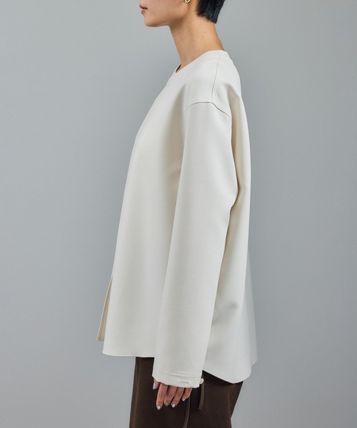 SALON adam et rope'（サロン アダム エ ロペ）の「ダブルクロスロングTシャツブラウス / セットアップ対応（シャツ/ブラウス・レディース・オフホワイト/ブラック/ベージュ系その他・FREE）」の5枚目の写真