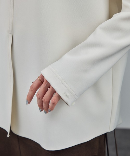 SALON adam et rope'（サロン アダム エ ロペ）の「ダブルクロスロングTシャツブラウス / セットアップ対応（シャツ/ブラウス・レディース・オフホワイト/ブラック/ベージュ系その他・FREE）」の9枚目の写真