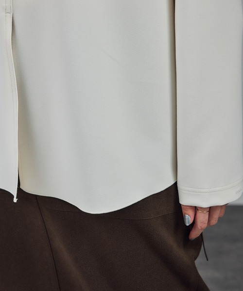 SALON adam et rope'（サロン アダム エ ロペ）の「ダブルクロスロングTシャツブラウス / セットアップ対応（シャツ/ブラウス・レディース・オフホワイト/ブラック/ベージュ系その他・FREE）」の10枚目の写真