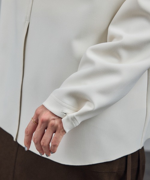 SALON adam et rope'（サロン アダム エ ロペ）の「ダブルクロスロングTシャツブラウス / セットアップ対応（シャツ/ブラウス・レディース・オフホワイト/ブラック/ベージュ系その他・FREE）」の13枚目の写真