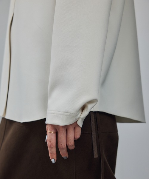 SALON adam et rope'（サロン アダム エ ロペ）の「ダブルクロスロングTシャツブラウス / セットアップ対応（シャツ/ブラウス・レディース・オフホワイト/ブラック/ベージュ系その他・FREE）」の14枚目の写真