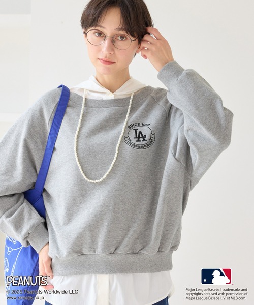 MLB(メジャーリーグベースボール)の「【PEANUTS×MLB COLLECTION by ROPE' PICNIC】オフショルスウェット(スウェット・レディース・チャコールグレー/ライトグレー/ブラウン・FREE)」の3枚目の写真