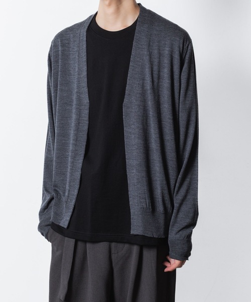 ATTACHMENT（アタッチメント）の「× JOHN SMEDLEY MERINO EXTRAFINE BUTTONLESS V NECK CARDIGAN（カーディガン/ボレロ・メンズ・ブラック/キャメル/ダークグレー/ネイビー・1/2/3/4）」の3枚目の写真