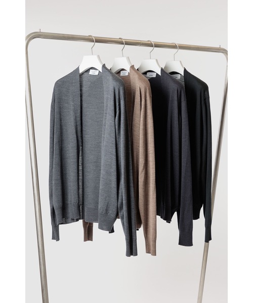 ATTACHMENT（アタッチメント）の「× JOHN SMEDLEY MERINO EXTRAFINE BUTTONLESS V NECK CARDIGAN（カーディガン/ボレロ・メンズ・ブラック/キャメル/ダークグレー/ネイビー・1/2/3/4）」の20枚目の写真