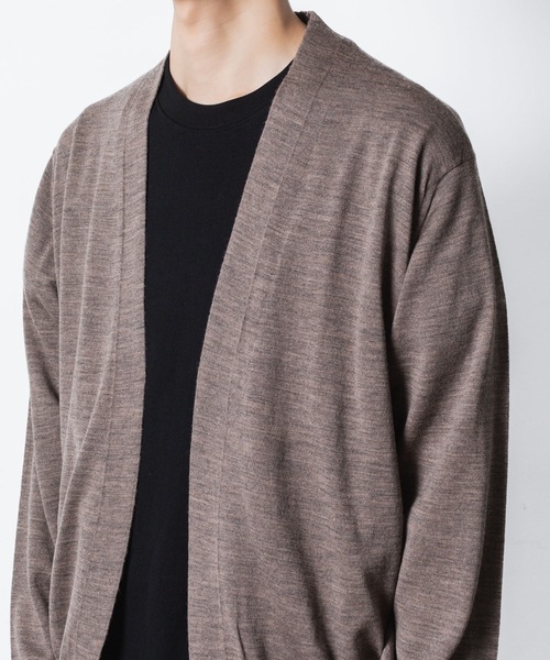 ATTACHMENT（アタッチメント）の「× JOHN SMEDLEY MERINO EXTRAFINE BUTTONLESS V NECK CARDIGAN（カーディガン/ボレロ・メンズ・ブラック/キャメル/ダークグレー/ネイビー・1/2/3/4）」の6枚目の写真