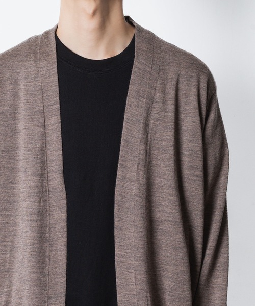 ATTACHMENT（アタッチメント）の「× JOHN SMEDLEY MERINO EXTRAFINE BUTTONLESS V NECK CARDIGAN（カーディガン/ボレロ・メンズ・ブラック/キャメル/ダークグレー/ネイビー・1/2/3/4）」の7枚目の写真