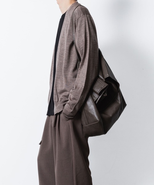 ATTACHMENT（アタッチメント）の「× JOHN SMEDLEY MERINO EXTRAFINE BUTTONLESS V NECK CARDIGAN（カーディガン/ボレロ・メンズ・ブラック/キャメル/ダークグレー/ネイビー・1/2/3/4）」の9枚目の写真