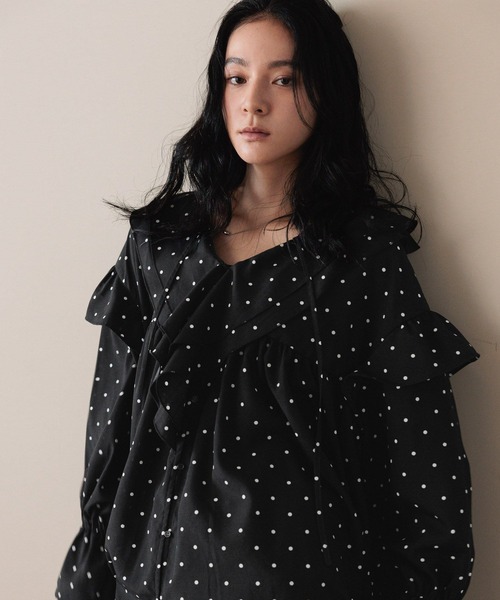 LOWRYS FARM（ローリーズファーム）の「フリルチュニックブラウス　593184（シャツ/ブラウス・レディース・ドット/オフホワイト/アイボリー/ブラック・FREE）」の4枚目の写真
