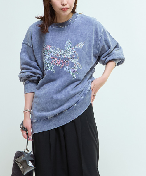 CONVERSE TOKYO（コンバーストウキョウ）の「FLOWER TIGER LOGO SWEAT（スウェット・レディース・パープル/ブラック/ブルー・SMALL/MEDIUM）」の4枚目の写真