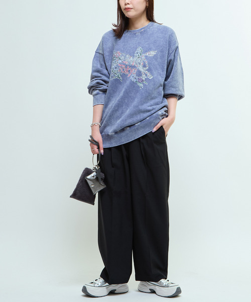 CONVERSE TOKYO（コンバーストウキョウ）の「FLOWER TIGER LOGO SWEAT（スウェット・レディース・パープル/ブラック/ブルー・SMALL/MEDIUM）」の6枚目の写真