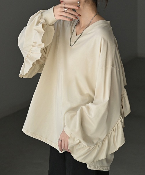 HUG.U（ハグユー）の「バックフリルロンT（Tシャツ/カットソー・レディース・ブラック/クリーム/ライトグレー/ライトベージュ・FREE）」の15枚目の写真