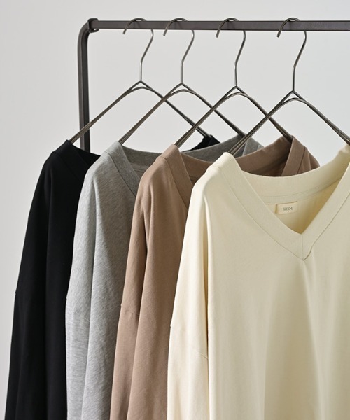 HUG.U（ハグユー）の「バックフリルロンT（Tシャツ/カットソー・レディース・ブラック/クリーム/ライトグレー/ライトベージュ・FREE）」の17枚目の写真