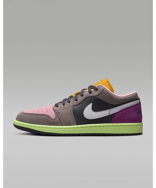 JORDAN BRAND(ジョーダンブランド)の「NIKE AIR JORDAN 1 LOW SE HQ2010-005(スニーカー・メンズ・グレー・27.5cm/27cm/26.5cm/26cm/28cm)」の2枚目の写真