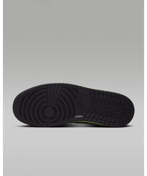JORDAN BRAND(ジョーダンブランド)の「NIKE AIR JORDAN 1 LOW SE HQ2010-005(スニーカー・メンズ・グレー・27.5cm/27cm/26.5cm/26cm/28cm)」の3枚目の写真