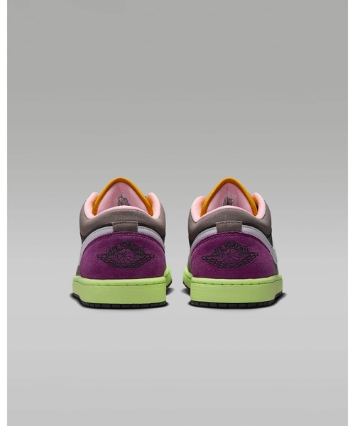 JORDAN BRAND(ジョーダンブランド)の「NIKE AIR JORDAN 1 LOW SE HQ2010-005(スニーカー・メンズ・グレー・27.5cm/27cm/26.5cm/26cm/28cm)」の6枚目の写真