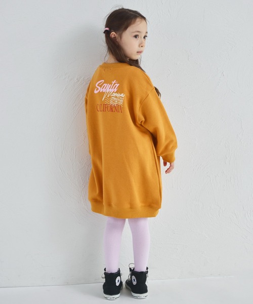 pairmanon（ペアマノン）の「【ぬくふわ】裏起毛 ガールズ  バックプリント スウェットワンピース（ワンピース・キッズ・ブラウン/イエロー/オートミール・150/90/100/110/120/130/140）」の3枚目の写真