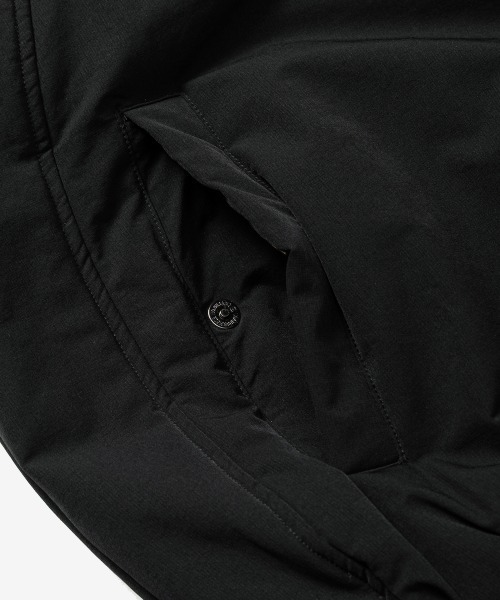 rehacer(レアセル)の「rehacer : Twist Line Shell Jacket / ツイストラインシェルジャケット(ダウンジャケット/コート・メンズ・ブラック/パープル/ベージュ・LARGE/MEDIUM/SMALL)」の17枚目の写真
