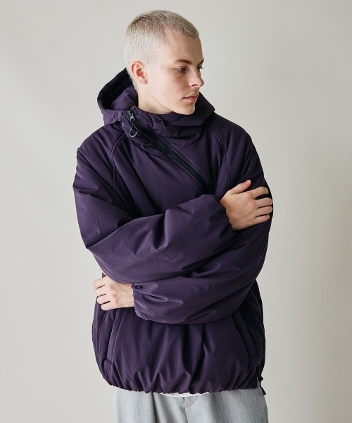 rehacer(レアセル)の「rehacer : Twist Line Shell Jacket / ツイストラインシェルジャケット(ダウンジャケット/コート・メンズ・ブラック/パープル/ベージュ・LARGE/MEDIUM/SMALL)」の4枚目の写真