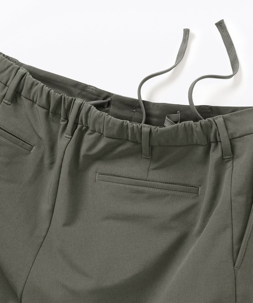 無印良品（ムジルシリョウヒン）の「紳士　防風裏起毛ストレッチテーパードパンツ（その他パンツ・メンズ・ブラック/ダークネイビー/ダークブラウン系/ダークグレー・S/M/L/XL）」の21枚目の写真