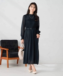 a.v.v（アーヴェヴェ）の「【洗える】ランダムプリーツサテンワンピース【WEB限定】（ワンピース）」