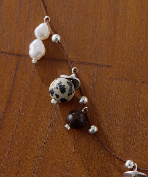 ear PAPILLONNER（イアパピヨネ）の「《インフルエンサーuchida企画》天然石スライドロープネックレス（ネックレス・レディース・アイボリー/モカ・FREE）」の22枚目の写真