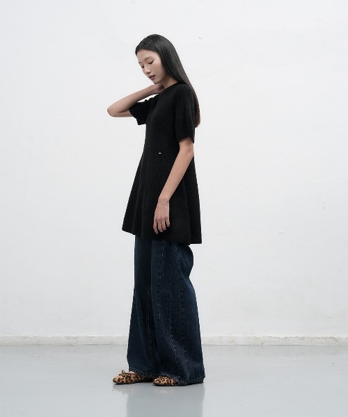 GENERAL IDEA(ジェネラルアイデア)の「【GENERAL IDEA】バルーンスリーブミニフレアワンピース / BALLOON SLEEVE MINI FLARE DRESS(ワンピース・レディース・ブラック/レッド・L/M/S)」の7枚目の写真