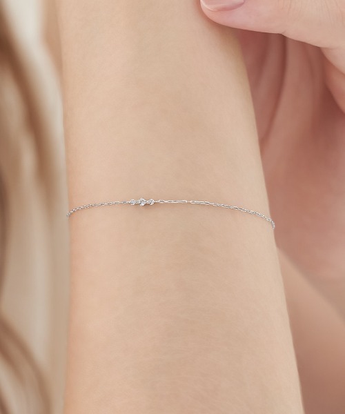 4℃（ヨンドシー）の「【冬限定】 K10ホワイトゴールド 三石 ブレスレット（ブレスレット・レディース・ホワイトゴールド・FREE）」の4枚目の写真