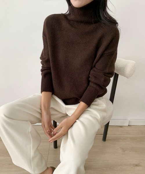 aimoha(アイモハ)の「ベーシックタートルネックニットプルオーバー(ニット/セーター・レディース・ブラック/チョコ/ライトベージュ/ブルー/ベージュ/パープル/ネイビー/ダークグレー/ライトグレー・FREE)」の2枚目の写真