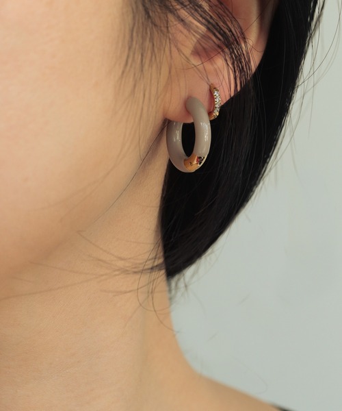 bonu.（ボヌ）の「【サージカルステンレス】 エナメルフープピアス（ピアス（両耳用）・レディース・ブルー/ブラウン/ベージュ・FREE）」の3枚目の写真