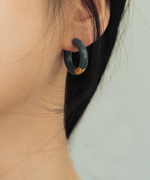 bonu.(ボヌ)の「【サージカルステンレス】 エナメルフープピアス(ピアス(両耳用)・レディース・ブルー/ブラウン/ベージュ・FREE)」の10枚目の写真