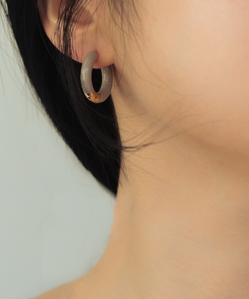 bonu.（ボヌ）の「【サージカルステンレス】 エナメルフープピアス（ピアス（両耳用）・レディース・ブルー/ブラウン/ベージュ・FREE）」の8枚目の写真