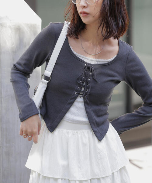 FREE'S MART(フリーズマート)の「◇レースアップレイヤード長袖カットソー(Tシャツ/カットソー・レディース・グレー/ブラック/ベージュ・FREE)」の1枚目の写真