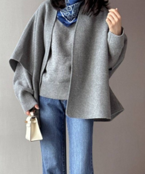 a lot of love（ア ロット オブ ラブ）の「ハーフスリーブ ノーボタンポンチョ（ポンチョ・レディース・ベージュ/グレー/ブラック・FREE）」の2枚目の写真