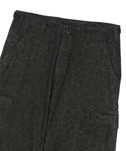 SUNDAY FRUIT MARKET（サンデーフルーツマーケット）の「W) DAISY CARGO DENIM PANT CHARCOAL（その他パンツ・レディース・その他・MEDIUM/SMALL）」の3枚目の写真
