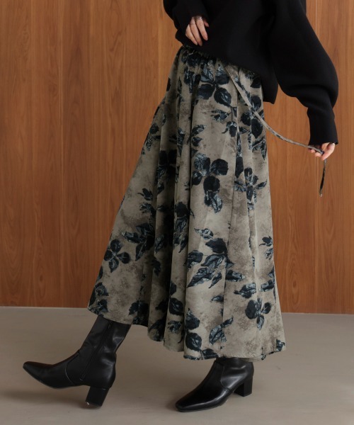 Bou Jeloud（ブージュルード）の「花柄フレアパンツ（その他パンツ・レディース・ブラック/グレー・FREE）」の2枚目の写真