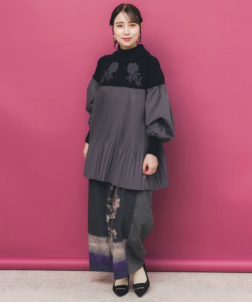 iS ScoLar（イズスカラー）の「553264：花刺繍ニット×プリーツ異素材切替プルオーバー（Tシャツ/カットソー・レディース・カーキ/ブラック/オレンジ・M）」の4枚目の写真