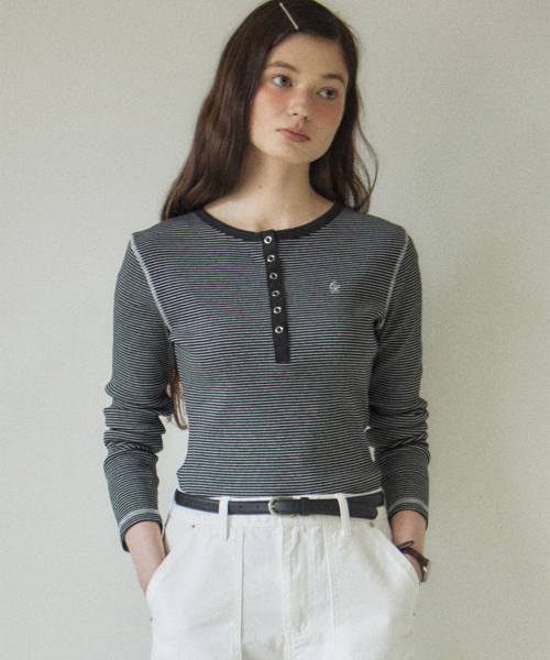 OURHOPE(アワーホープ)の「ロゴヘンリーネックスリムストライプスリーブTシャツ - ブラック(Tシャツ/カットソー・レディース・ブラック・FREE)」の3枚目の写真