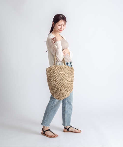 Rivel(リヴェル)の「【L’ ANGOLO DEL CUOIO/ランゴロデルクオイオ】Tストラップサンダル レザーサンダル フラットサンダル(サンダル・レディース・シルバー/ブラック/ホワイト・39/37/36/38)」の5枚目の写真