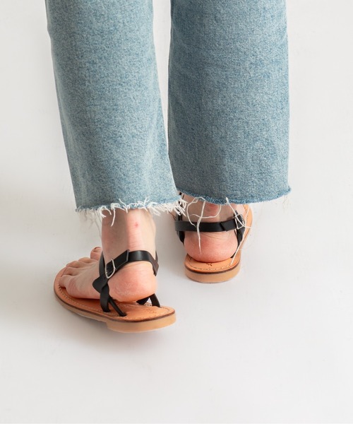 Rivel(リヴェル)の「【L’ ANGOLO DEL CUOIO/ランゴロデルクオイオ】Tストラップサンダル レザーサンダル フラットサンダル(サンダル・レディース・シルバー/ブラック/ホワイト・39/37/36/38)」の20枚目の写真
