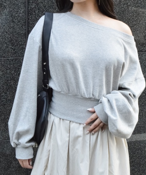 &soiree(アンドソワレ)の「オフショルデザインカットソー(Tシャツ/カットソー・レディース・ホワイト/グレー/ブラック・MEDIUM)」の3枚目の写真