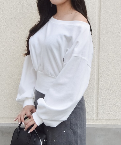 &soiree(アンドソワレ)の「オフショルデザインカットソー(Tシャツ/カットソー・レディース・ホワイト/グレー/ブラック・MEDIUM)」の4枚目の写真