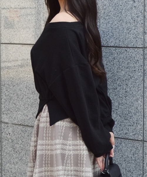 &soiree(アンドソワレ)の「オフショルデザインカットソー(Tシャツ/カットソー・レディース・ホワイト/グレー/ブラック・MEDIUM)」の13枚目の写真