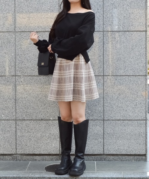 &soiree(アンドソワレ)の「オフショルデザインカットソー(Tシャツ/カットソー・レディース・ホワイト/グレー/ブラック・MEDIUM)」の14枚目の写真