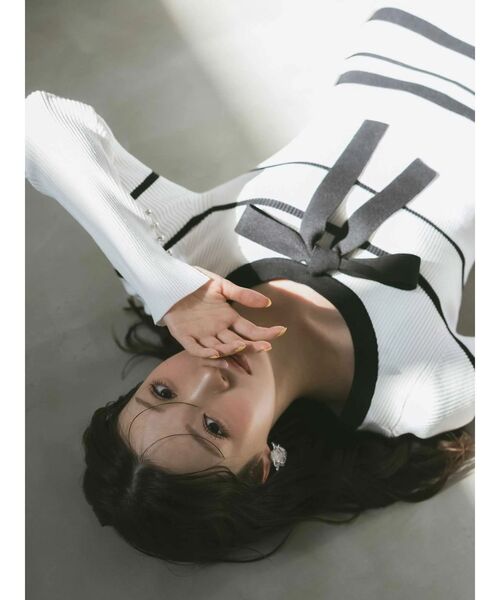 MERCURYDUO（マーキュリーデュオ）の「バイカラーリボンリブニットワンピース（ワンピース・レディース・ブラック/オフホワイト・SMALL/MEDIUM）」の22枚目の写真