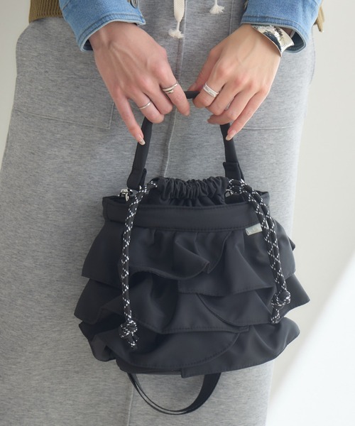 KATHARINE ROSS(キャサリンロス)の「【KATHARINE ROSS】フリル巾着ショルダー(ショルダーバッグ・レディース・アイボリー/ブラック/ブラウン・MEDIUM)」の1枚目の写真